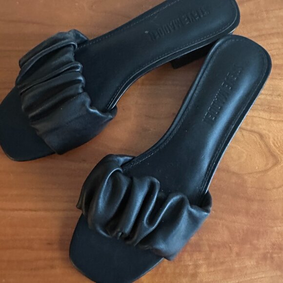 Steve Madden black leather slide. Worn once. Size 8. - Picture 5 of 8